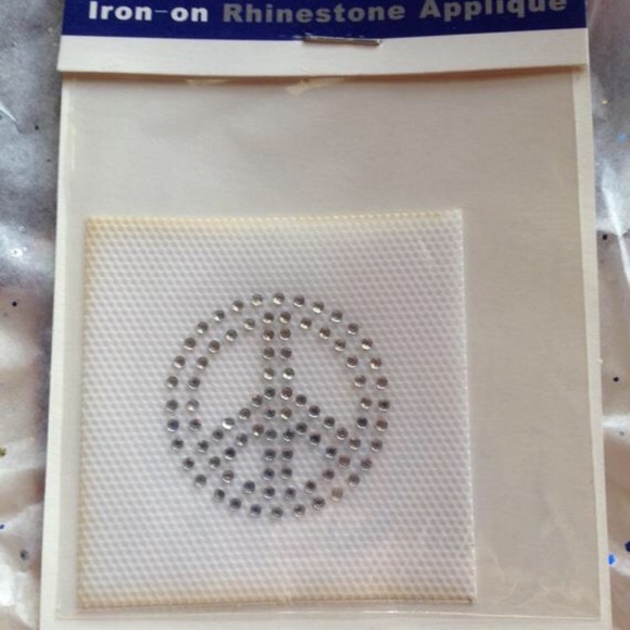 Hot Fix Iron on Rhinestone Peace Sign Sewing - Picture 4 of 4